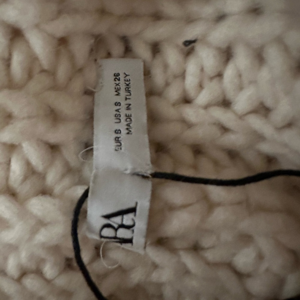 Zara Cream Chunky Knit Turtleneck Sweater with Relaxed Fit, Size S, Brand New - Picture 5 of 6